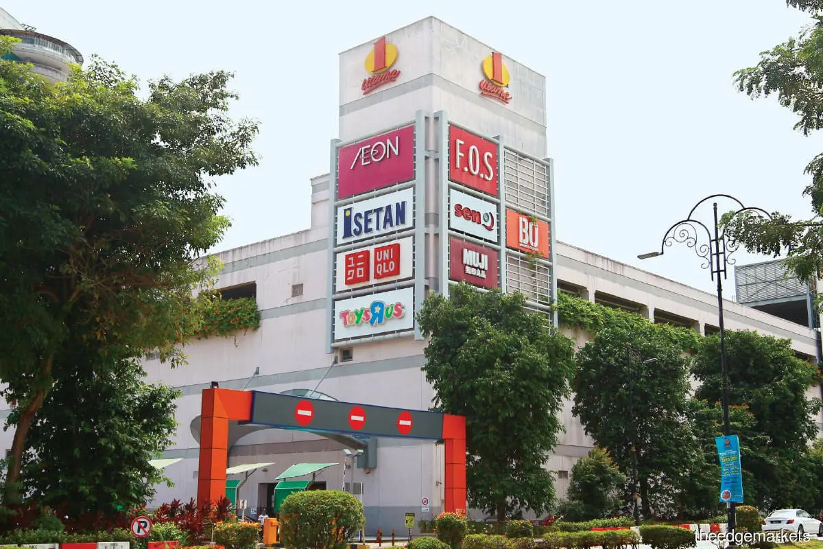 1 Utama mall exterior