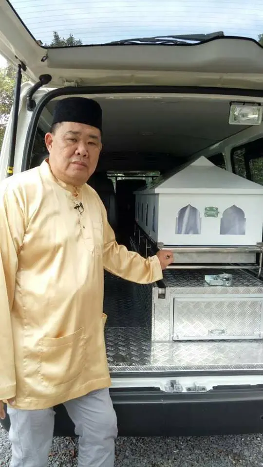 Uncle Kentang sending someone off