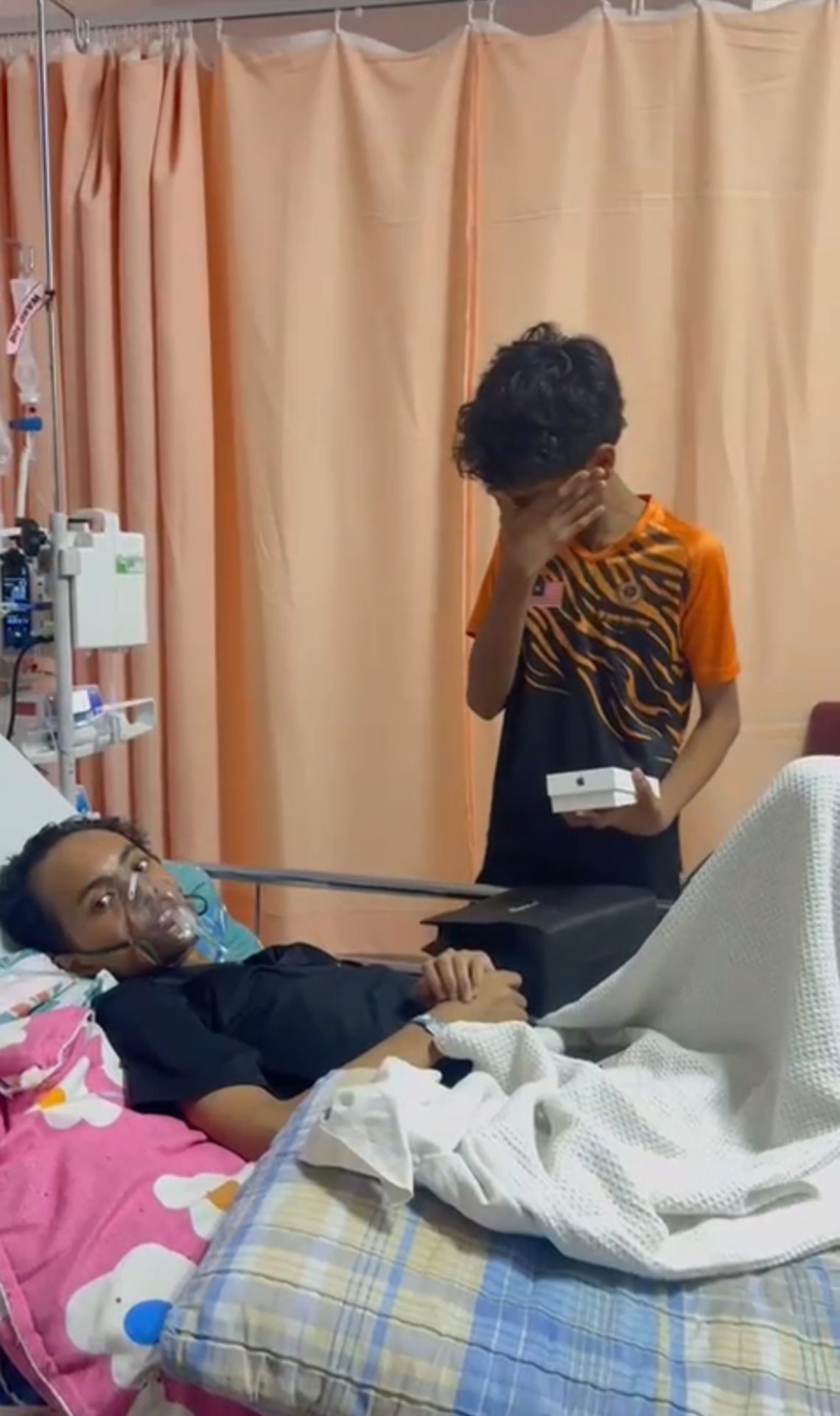 15yo M'sian With Cancer Dies On His Brother’s Birthday, After Giving Him A Phone As Final Gift