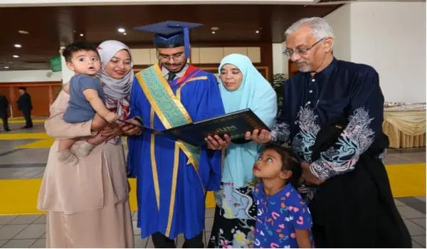 Muhammad Ijmal Mohamed Akbar and family