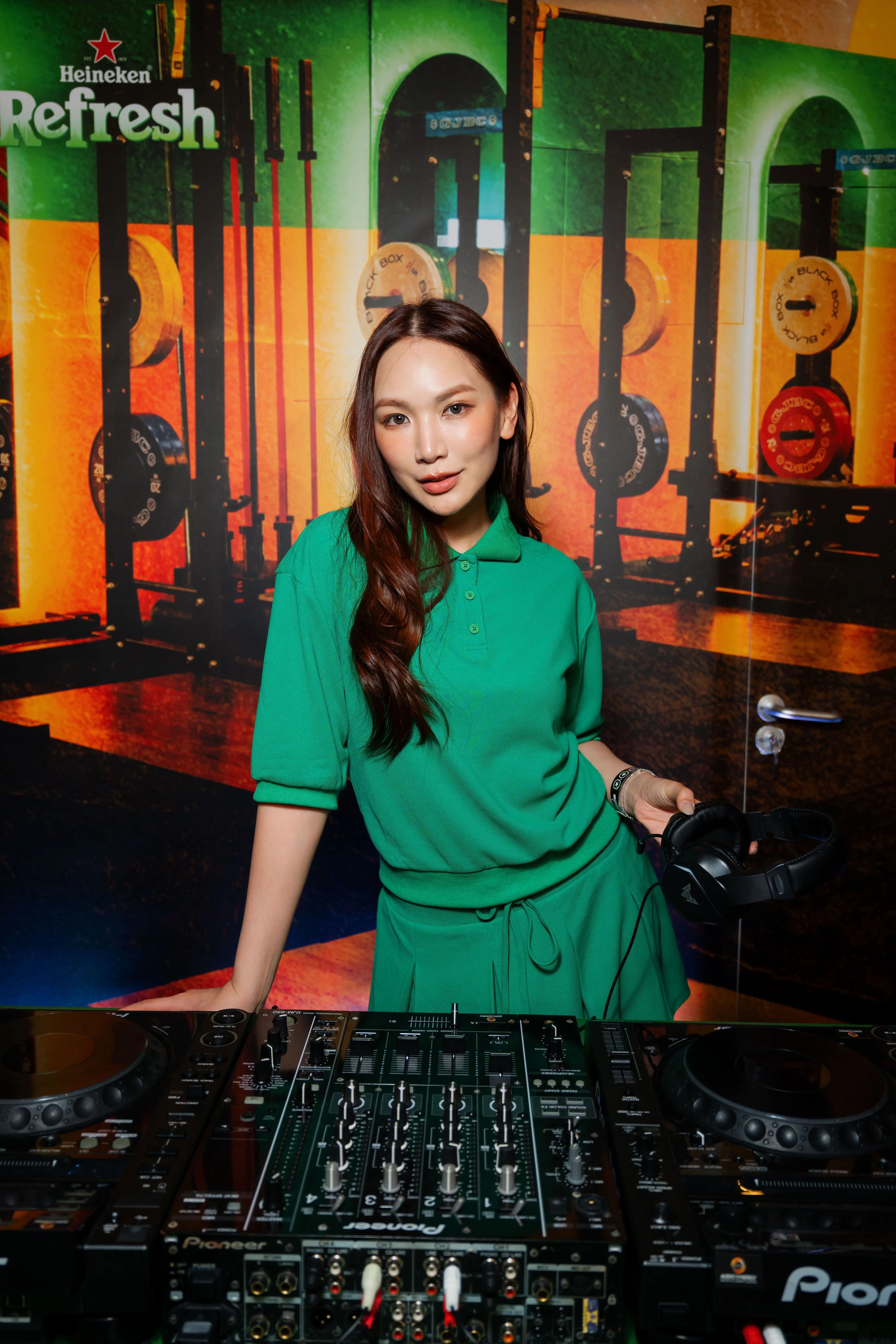 2_Heineken® Refreshing Sessions will transform everyday spaces—think lifestyle gyms, grocery stores, and bookstores—into unexpected music hotspots