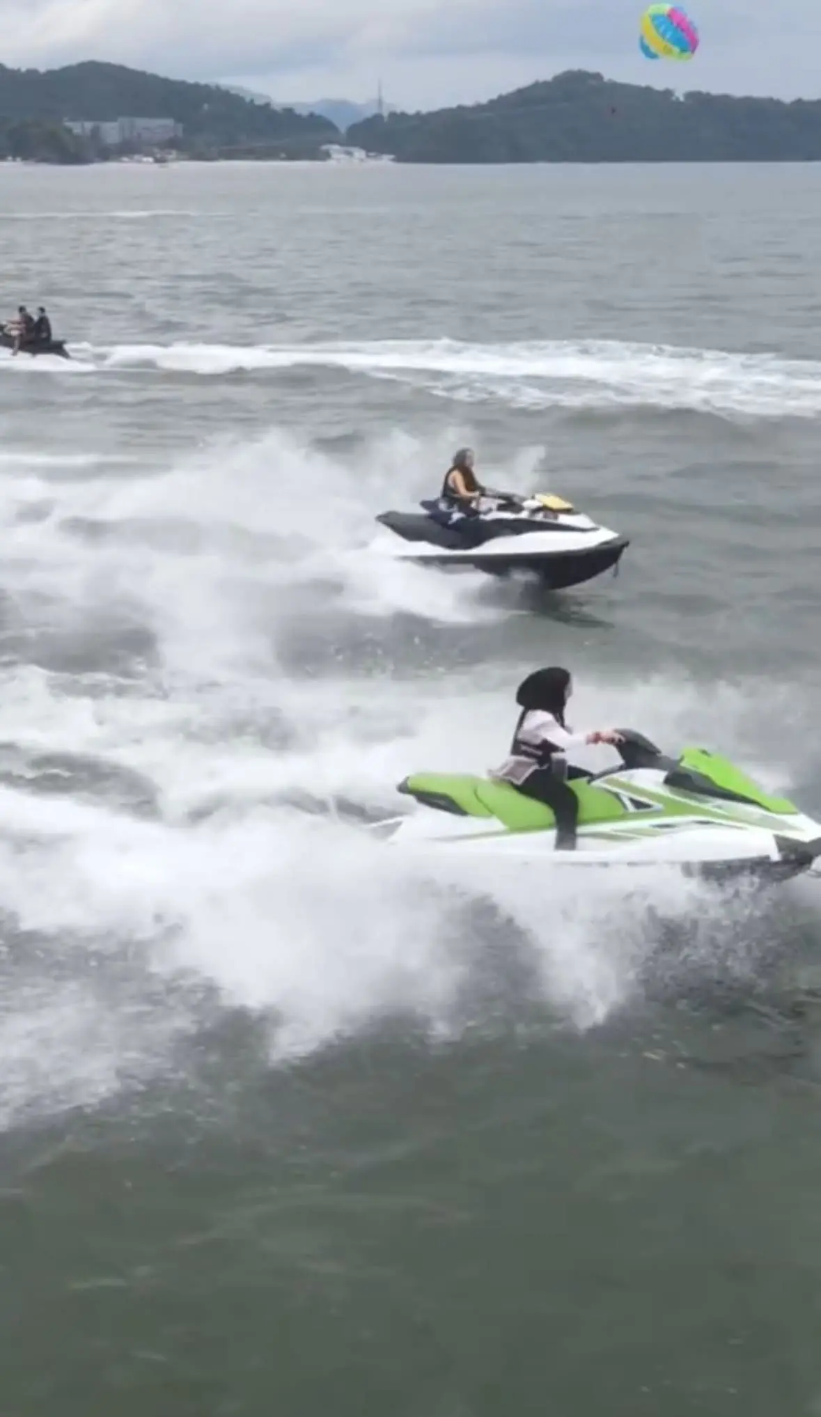 2 M'sian Women Slam Into Each Other While Jet Skiing In Langkawi