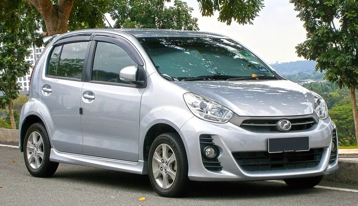 2013_Perodua_Myvi_1.3_SE_(S-Series)_in_Cyberjaya,_Malaysia_(03) (2)