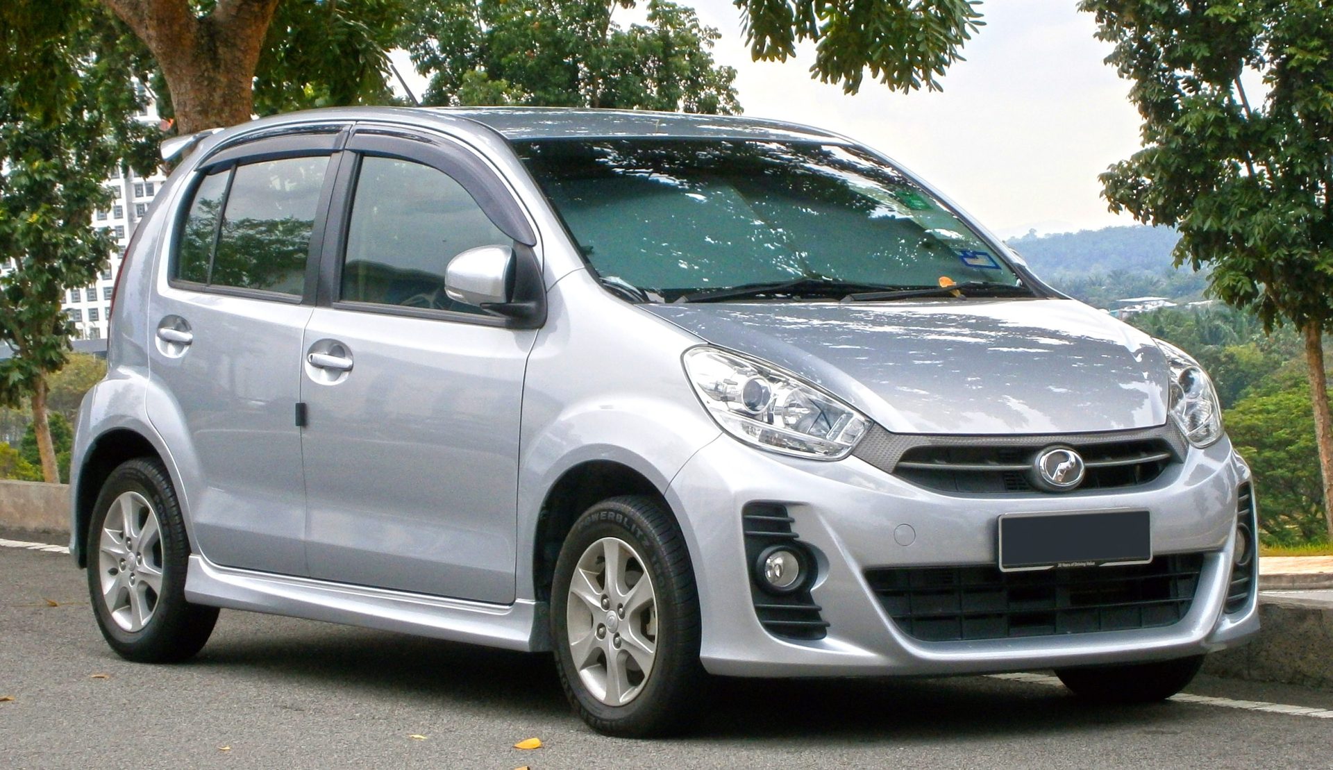 2013_Perodua_Myvi_1.3_SE_(S-Series)_in_Cyberjaya,_Malaysia_(03)