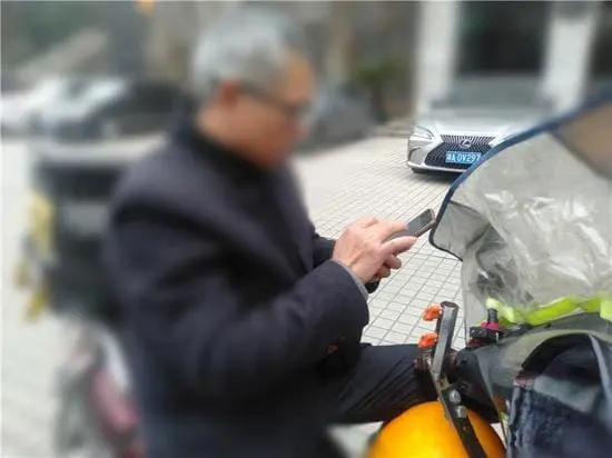 This 54-year-old food delivery man works 12 hours a day to support his jobless son