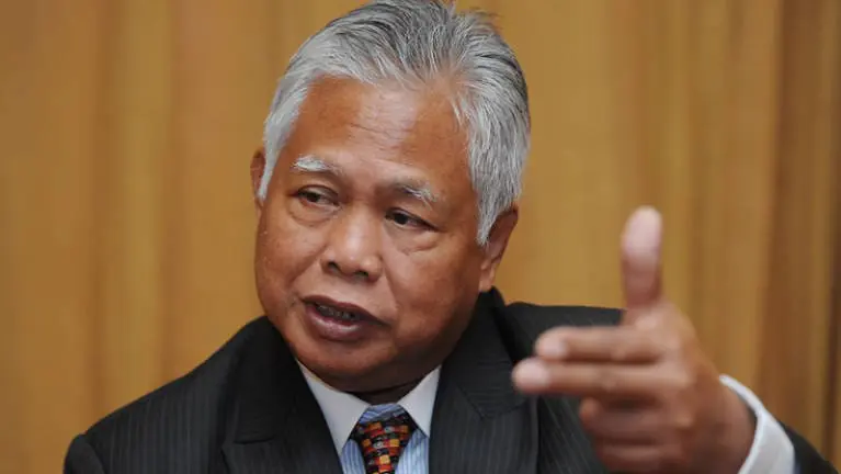 "Vaccinate Malaysians and foreign workers simultaneously" says Shamsuddin