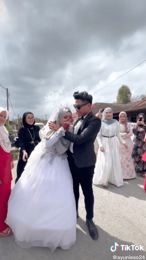[VIDEO] 18-year-old surprises wife with a Ford Mustang on wedding day
