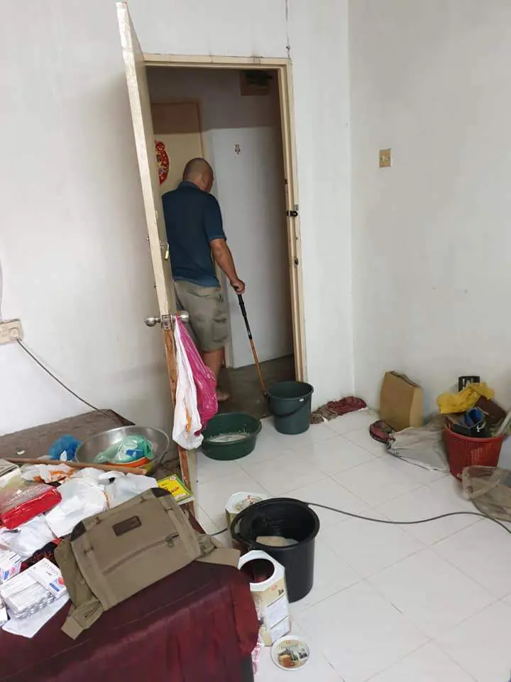 Netizen shares heartwarming story of cleaning OKU man's air conditioner for only RM1