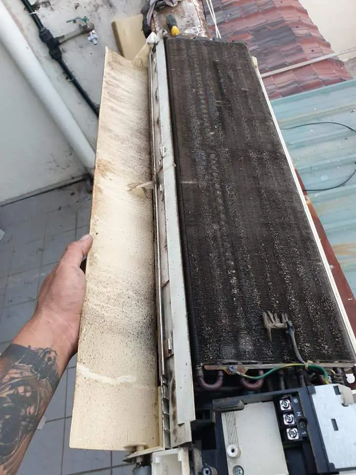Netizen shares heartwarming story of cleaning OKU man's air conditioner for only RM1