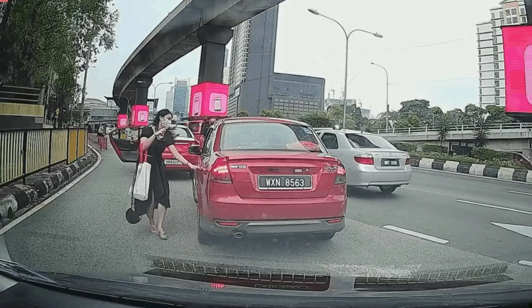 Woman jumps off from taxi, claims driver held her hostage