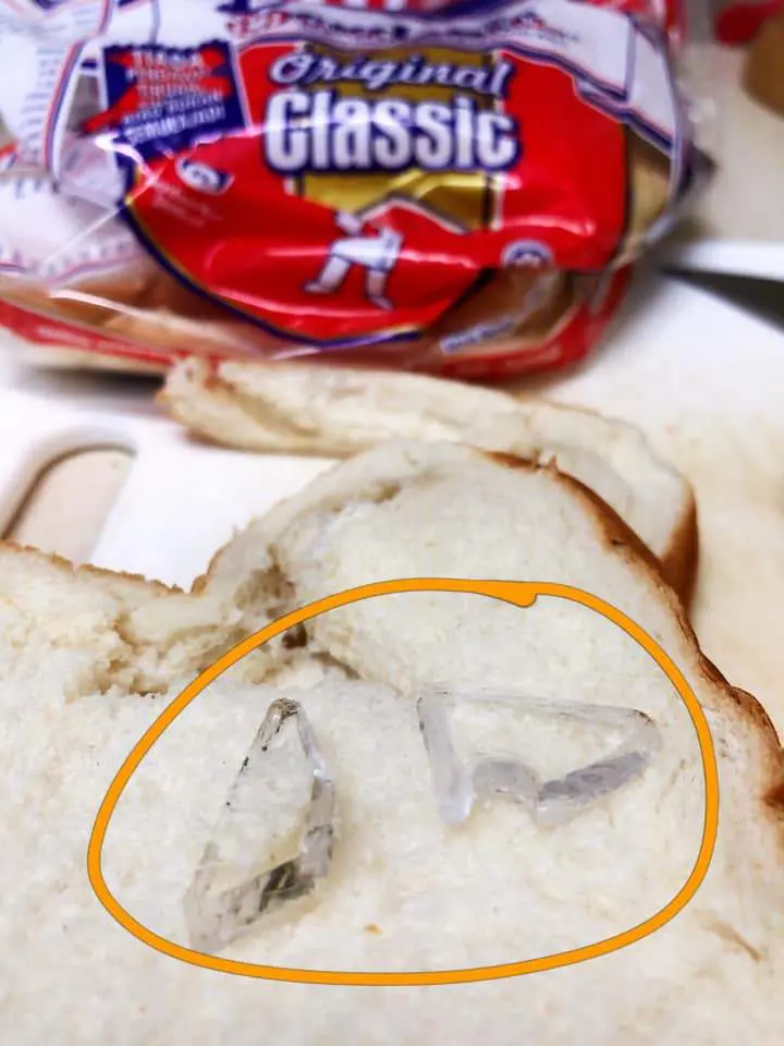 [ALERT!] Malaysian lady finds glass fragments in her Gardenia bread