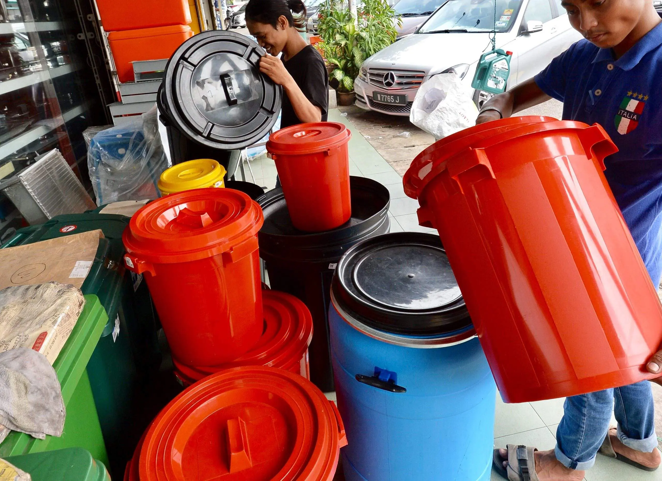 The Klang Valley’s having ANOTHER water disruption. Here are netizens’ reaction to it