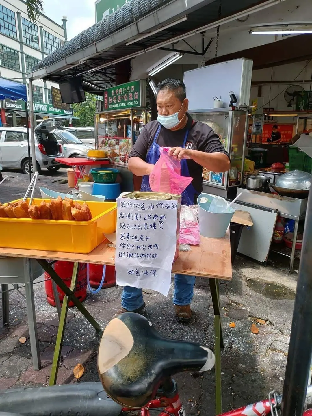 Homeless dad who sold "Yau Char Kwai" in Serdang to support children passes away