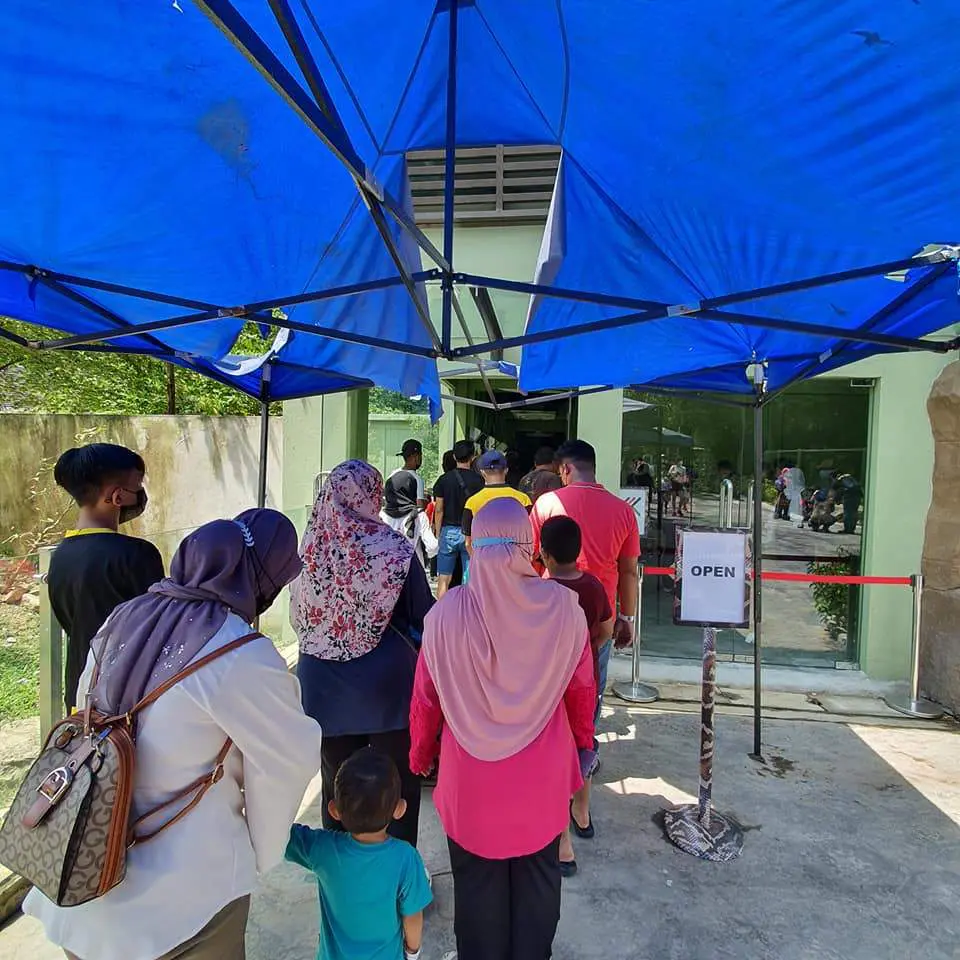 [PHOTOS] "Smelly and filthy!" Malaysian laments over poor conditions in Zoo Negara
