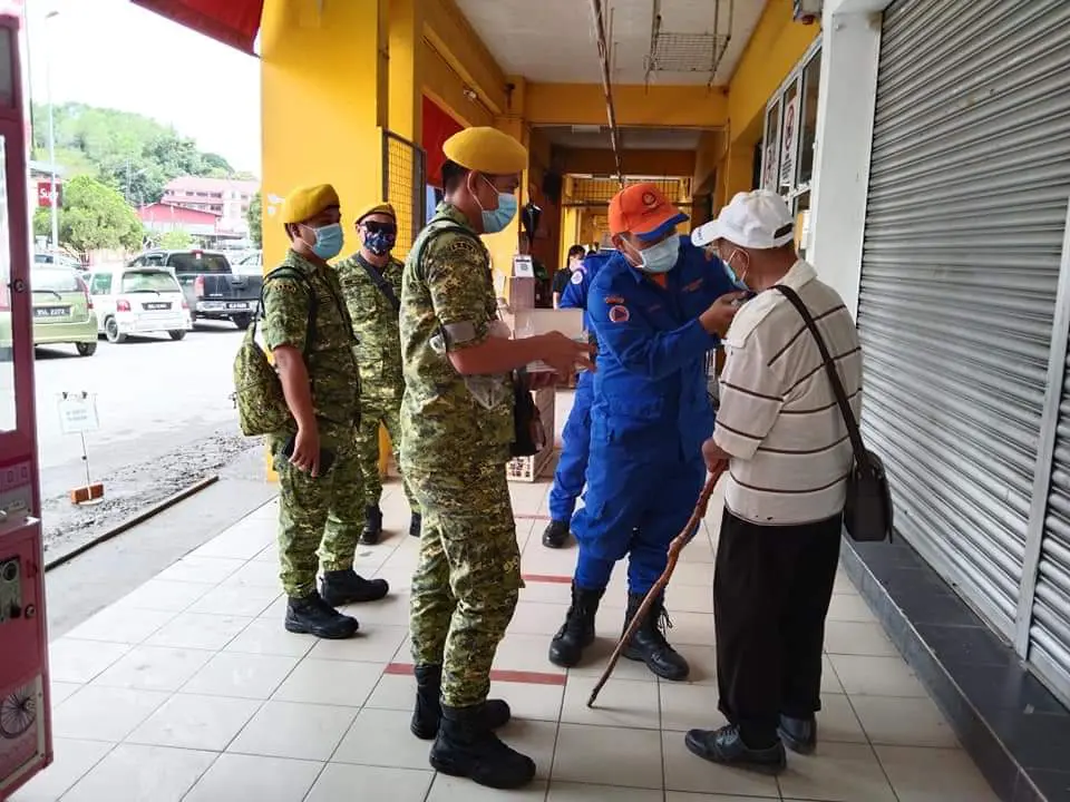Elderly man given mask instead of compound, SOP task force praised for their compassion