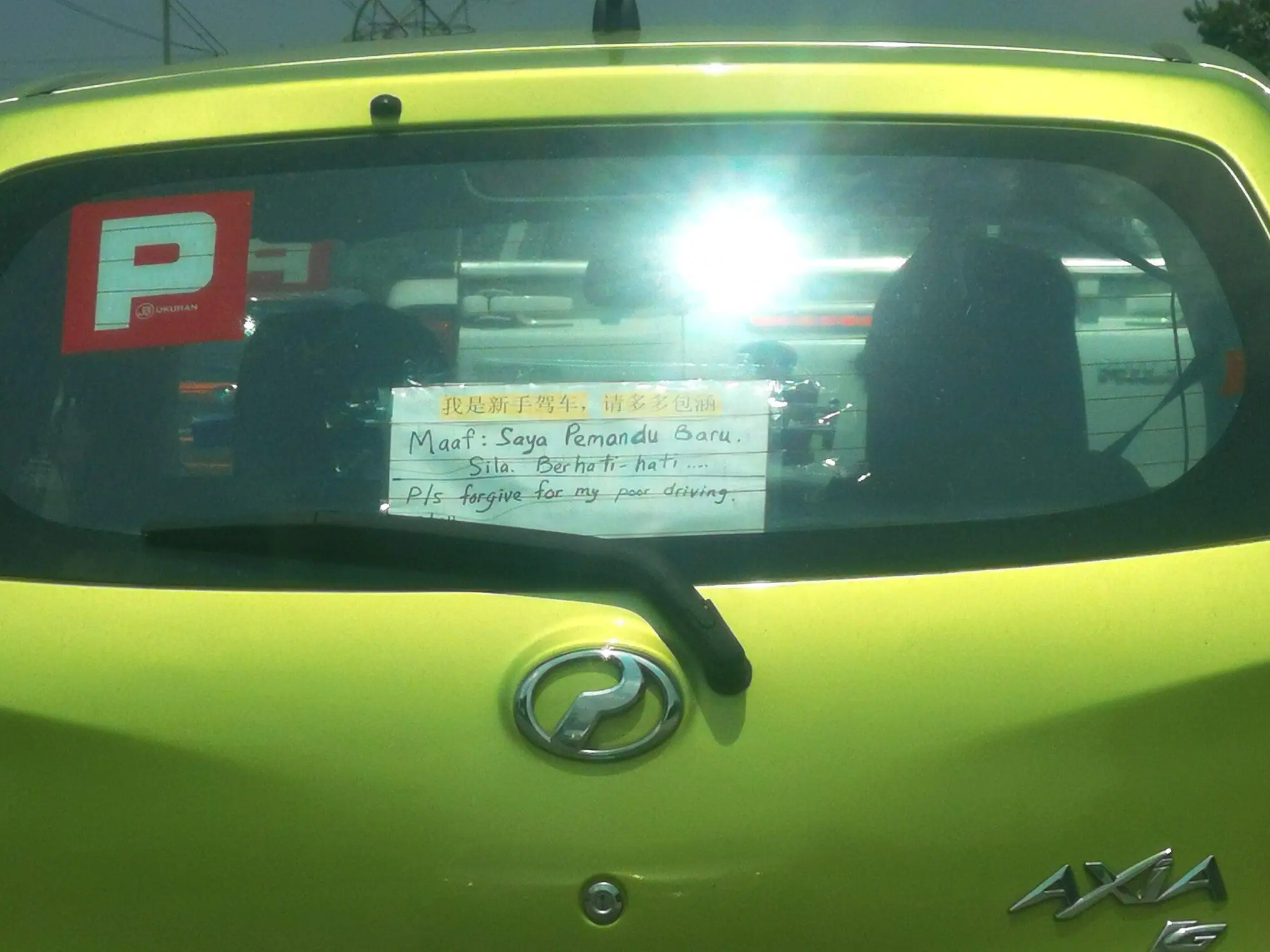 "P license = Polite" Axia driver from Klang praised by netizens for humble note