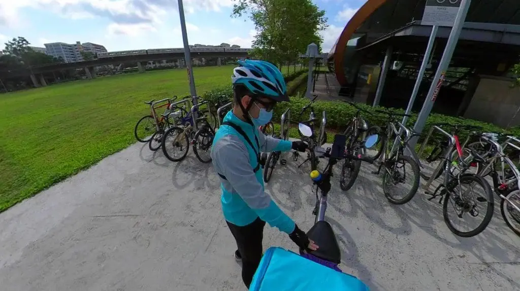 Meet Zack, the M’sian who left his banking job to deliver meals in S’pore