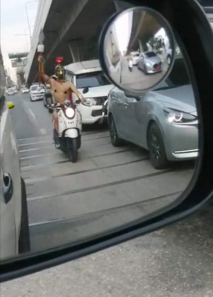 YouTuber fined for cosplaying as a Spartan while riding on his motorcycle