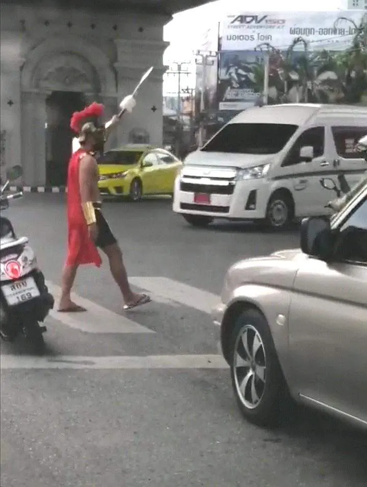 YouTuber fined for cosplaying as a Spartan while riding on his motorcycle