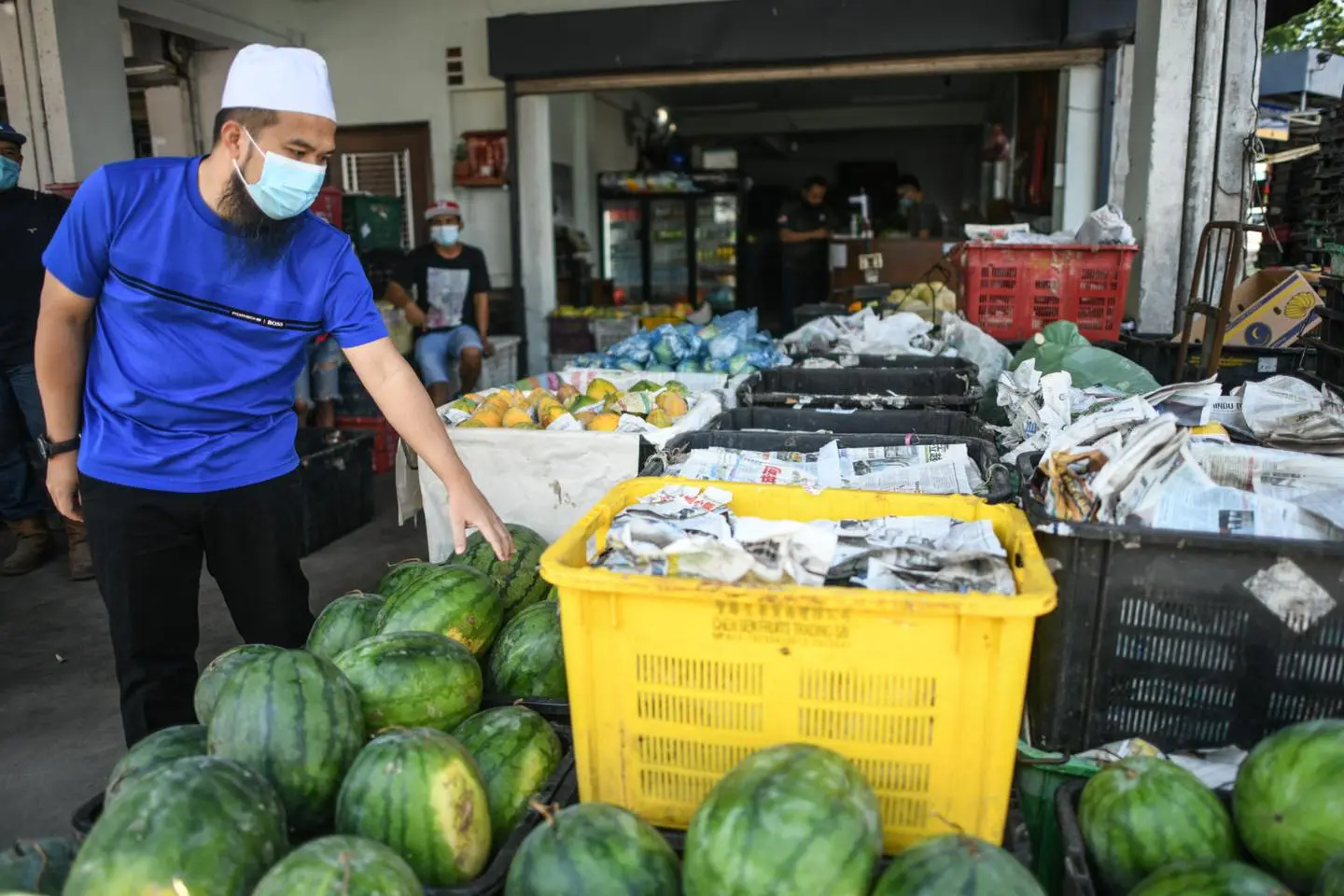 Preacher Ebit Lew visits Zoo Negara with fresh supplies to help the animals survive MCO