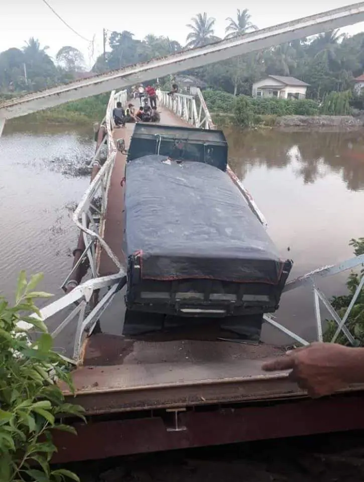Bridge used as a rat lane collapses after a truck attempts to cross over it