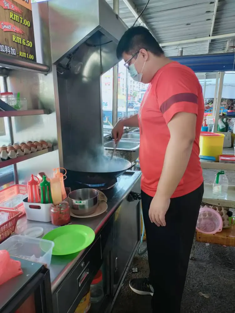 Young Malaysian skips out on studies to sell CKT after graduating from high school