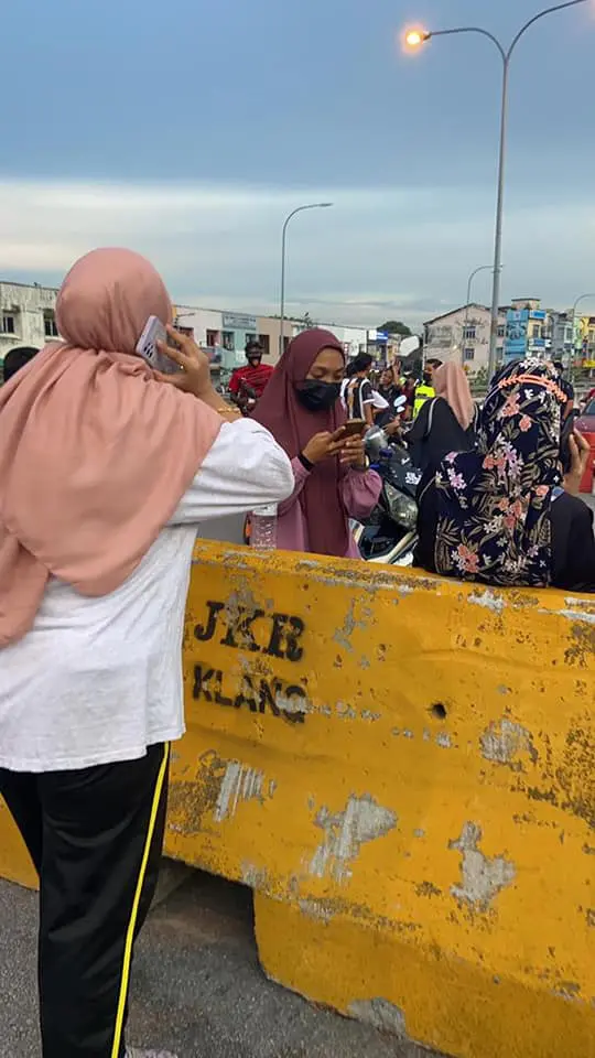 54 individuals compounded RM2K each for jogging and gathering at a bridge