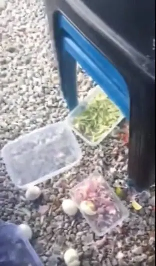 "Don't open your stall beside mine!" Upset keropok seller destroys nearby laksa stall