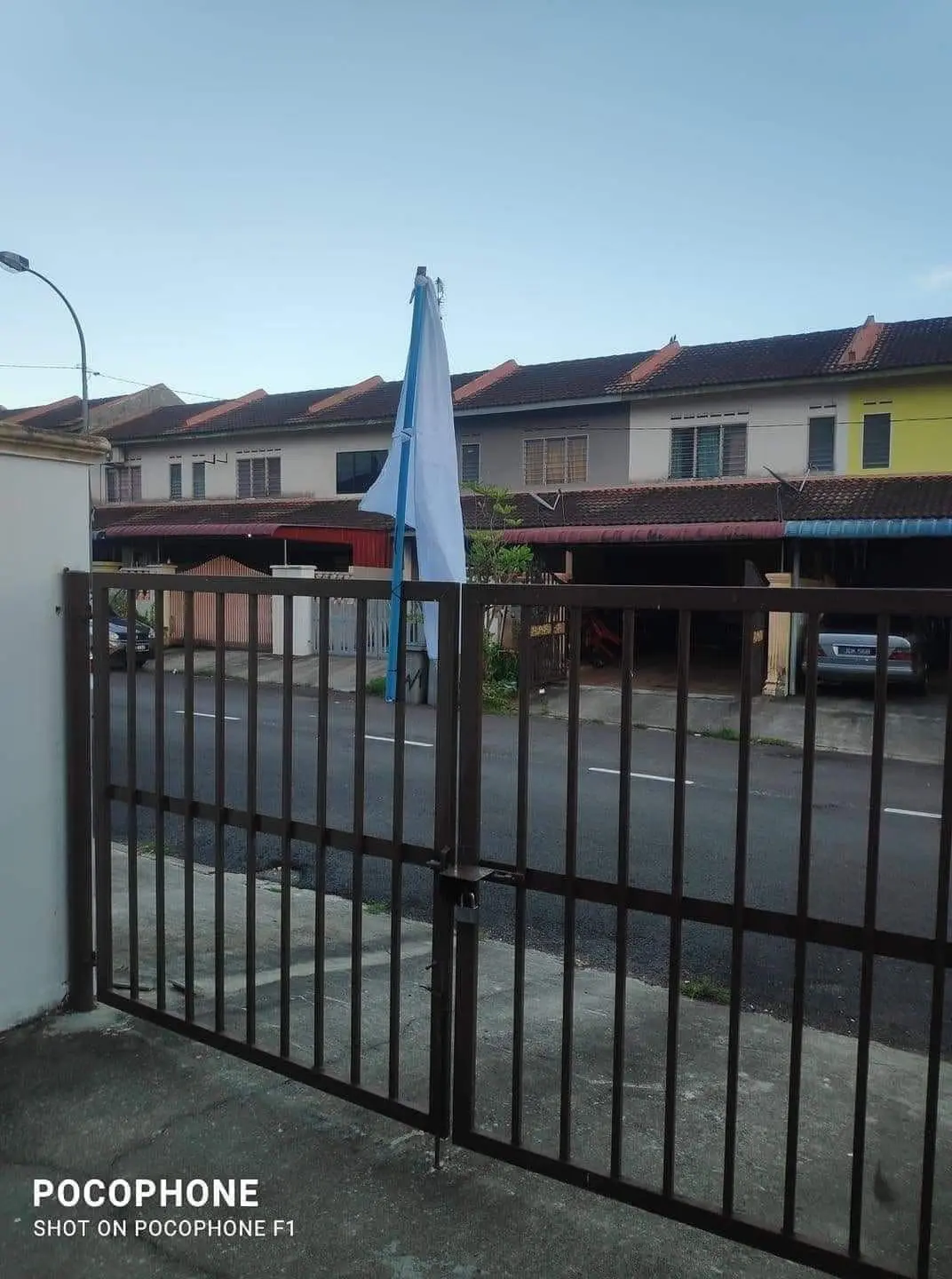 "Raise a white flag if you need help!" M'sians urged to seek out and assist the needy