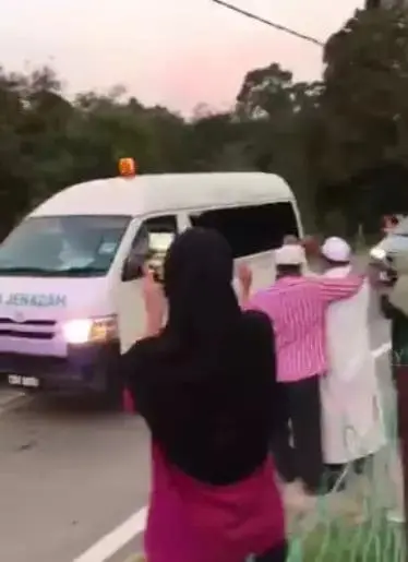 "COVID is real!" Grieving family bid farewell to relative who succumbed to the virus