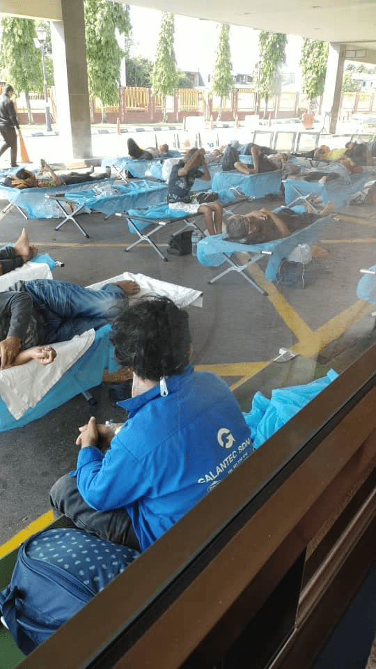 Overwhelmed by COVID-19 cases, Klang Valley hospital forced to place patients outdoors