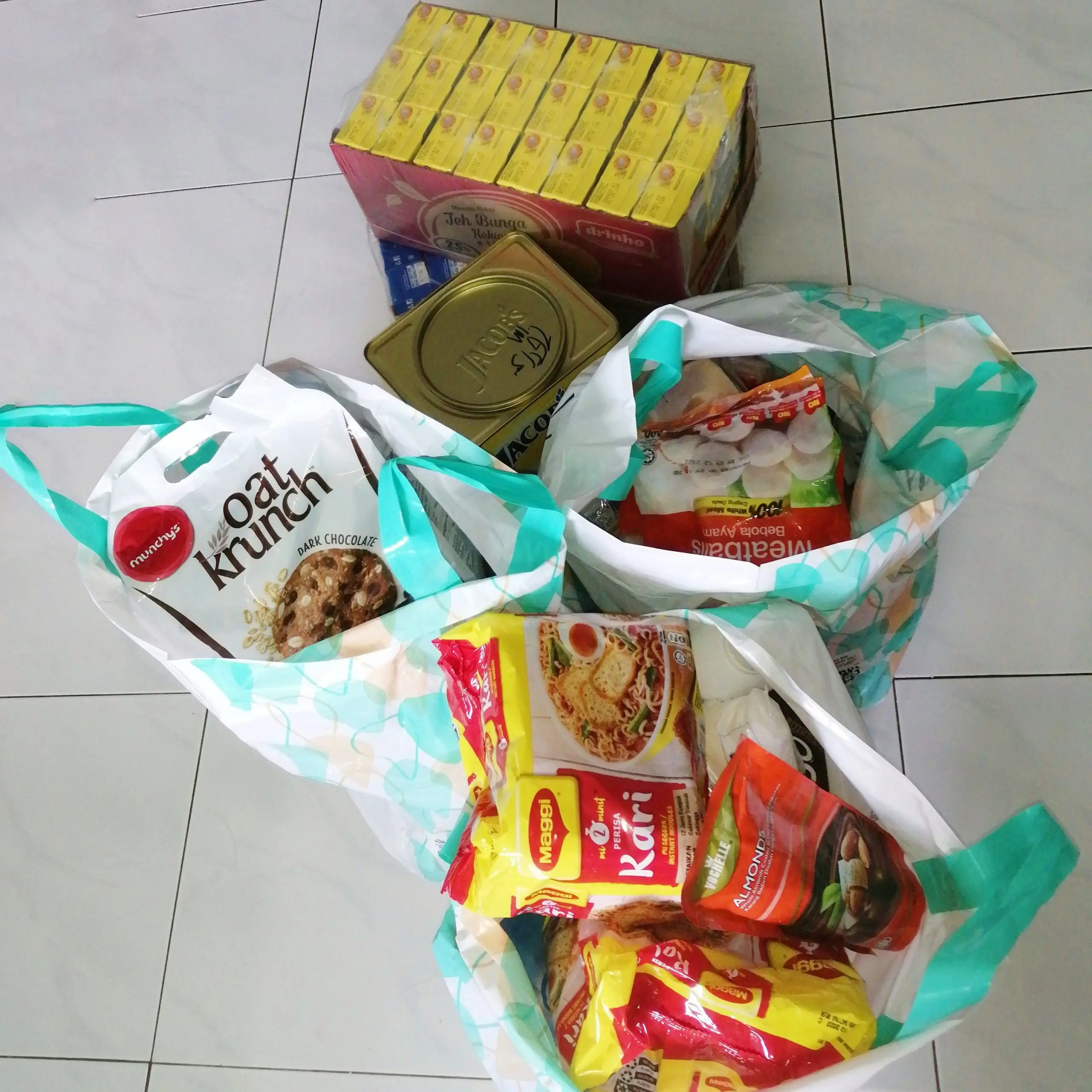 I only spent RM 200 to fulfil my mum's CNY grocery list with HappyFresh!