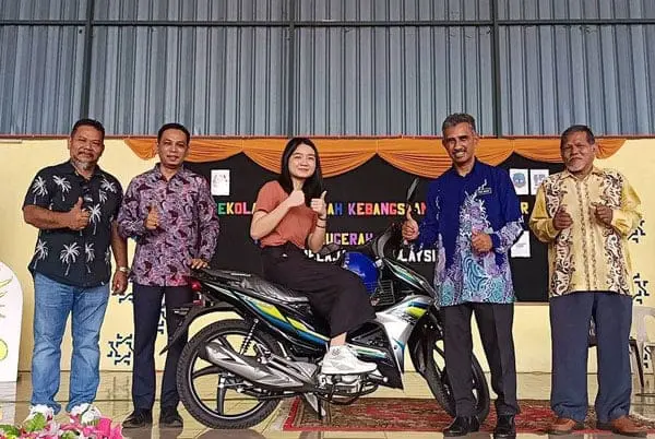 M'sian Student Who Scored 9As For SPM Given A Motorcycle As Reward
