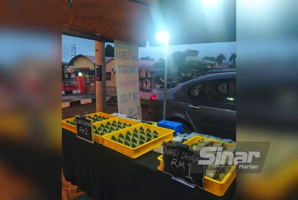 Nasi Lemak was arranged accordingly with its price stated in front of it.