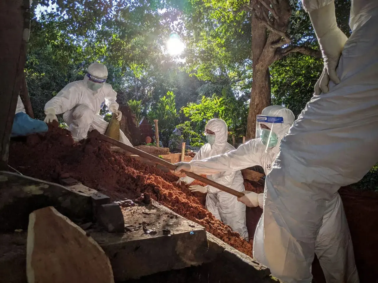 COVID-19 Frontliner burial team