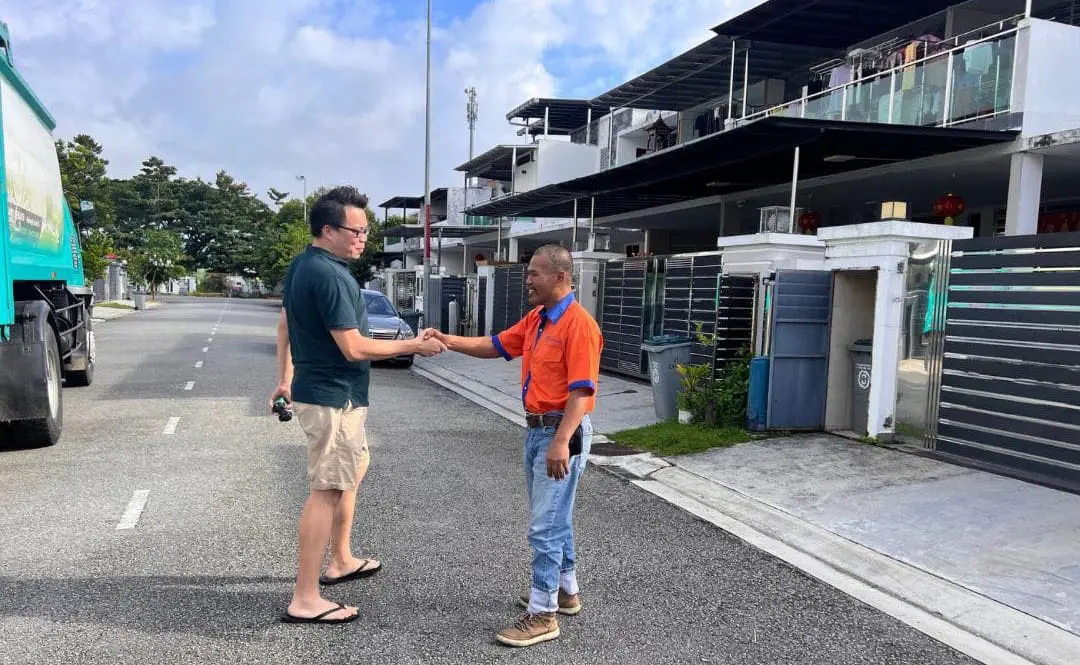 3yo M'sian Boy Fulfils Dream To Meet His Hero Who Works As A Garbage Truck Driver