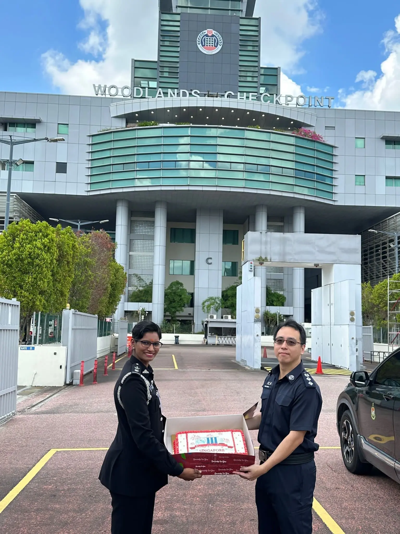 M'sia Immigration Department Gifts Birthday Cake To S'pore Counterpart In Conjunction With Their National Day