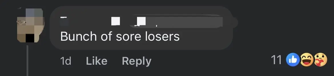 Football Fans Hold SG Flag Upside Down Following M'sia's Elimination From ASEAN Championship comment 2