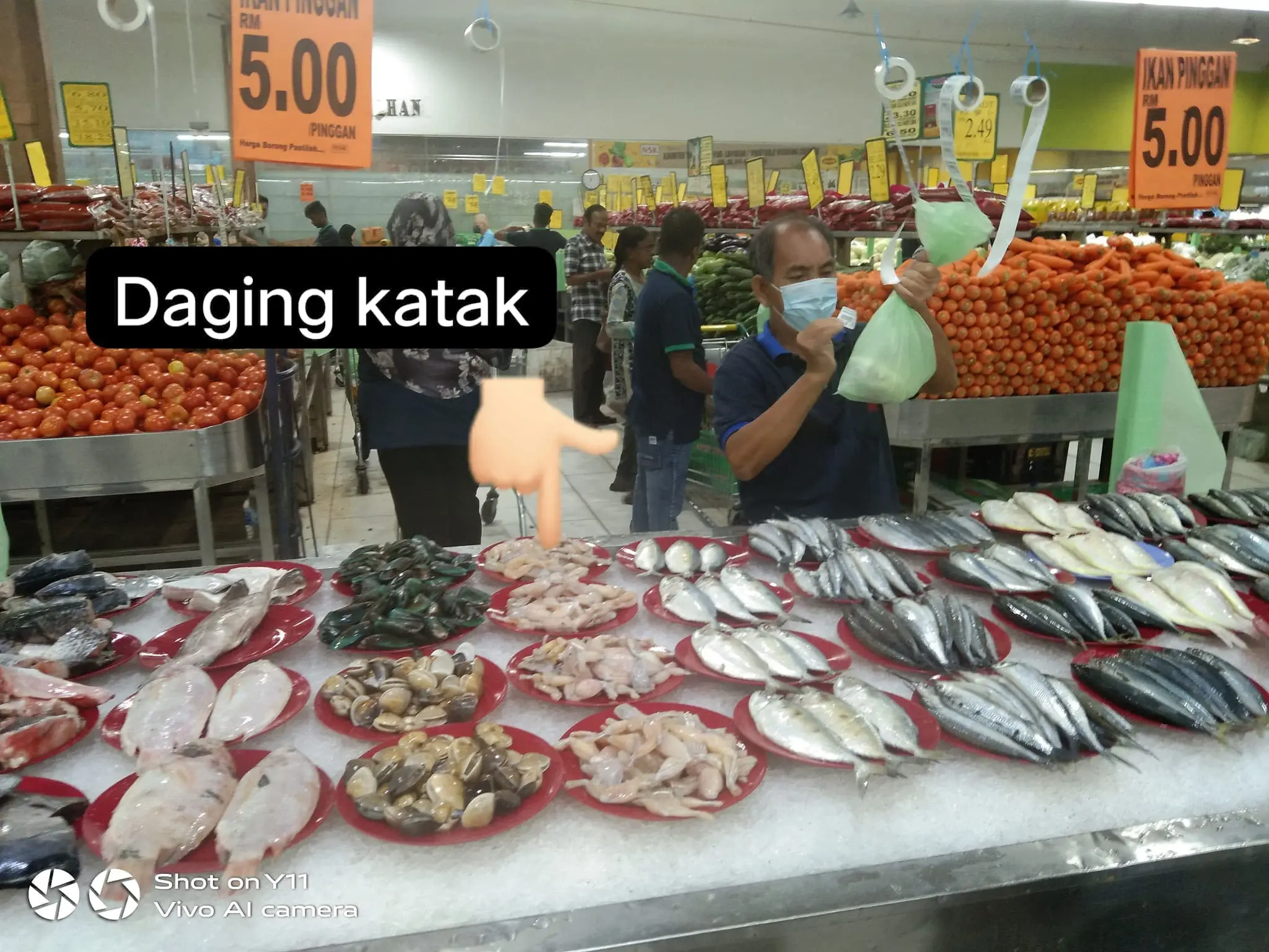 Frog meat was displayed in the fish area at NSK Selayang