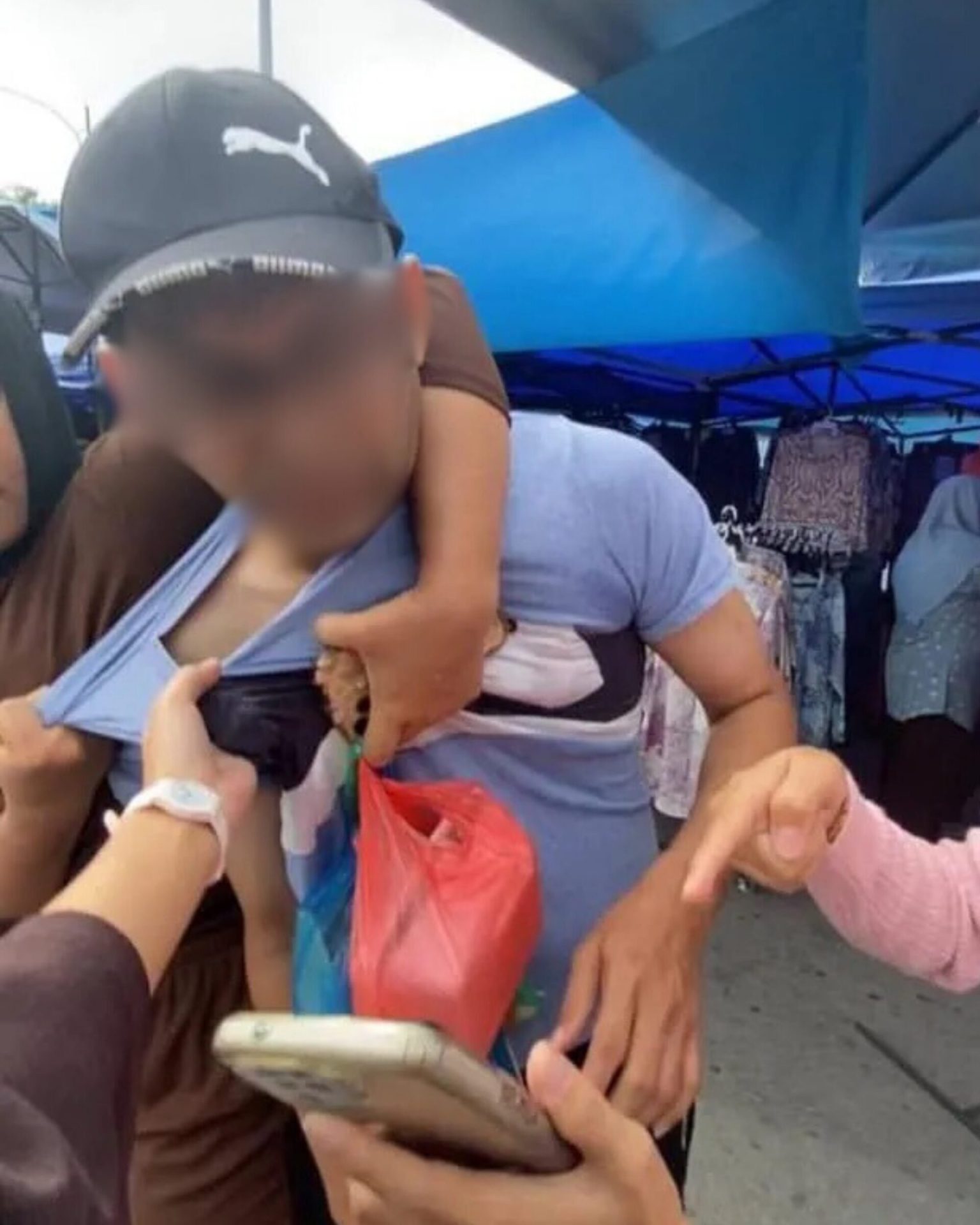 41 Civil Servant Caught filming upskirt video015