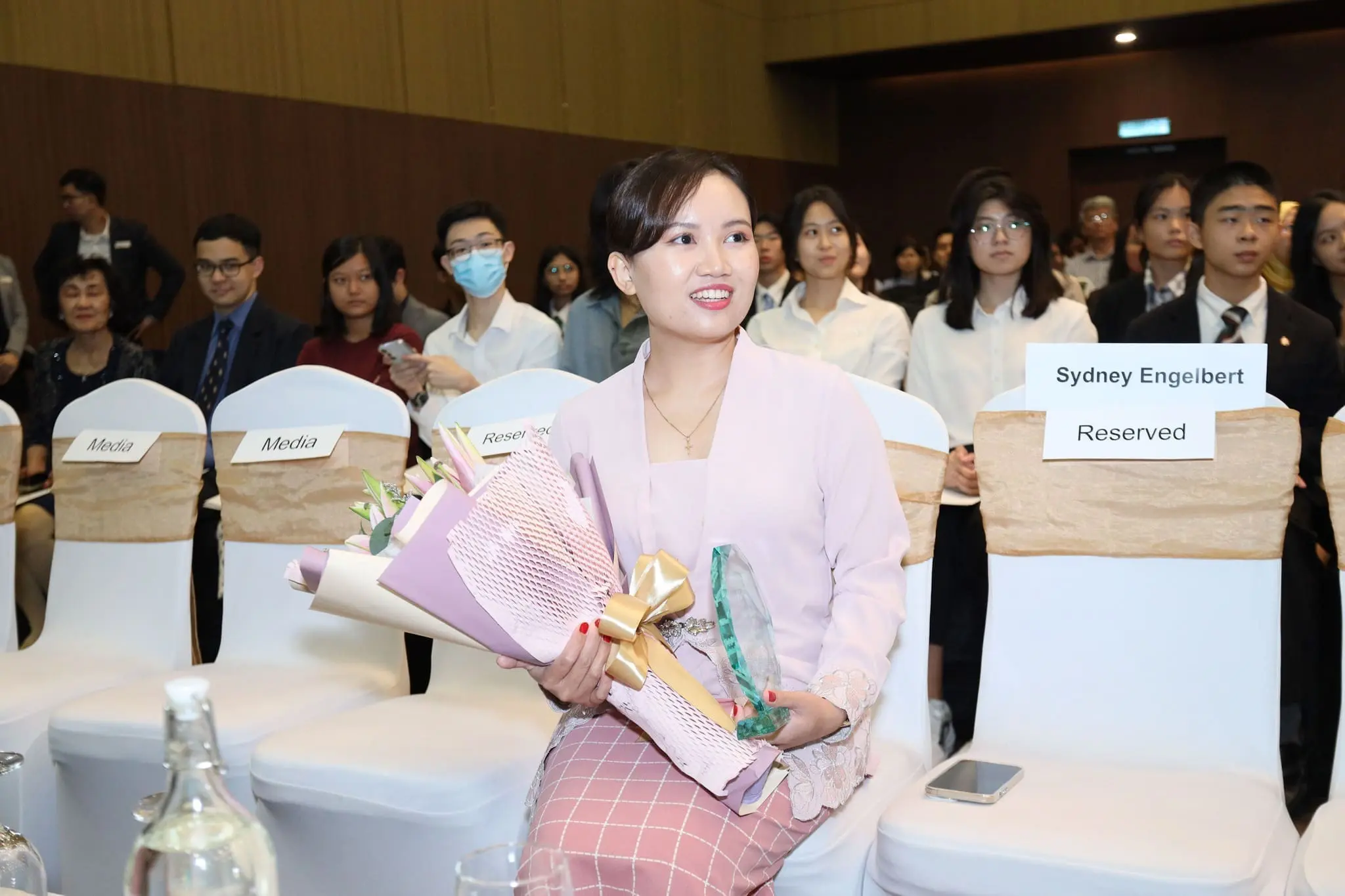 Sydney Engelbert, named world best educator by Cambridge 