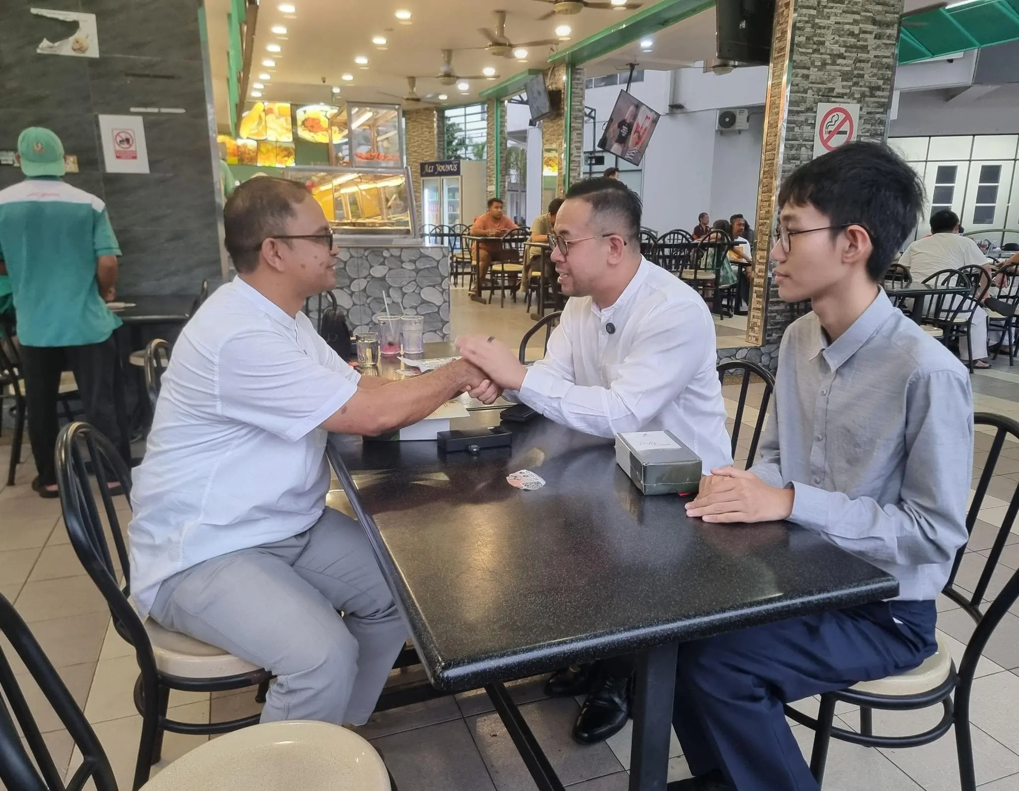 M'sian Minister Adopts Student Who Lost Luggage In Penang As His Son