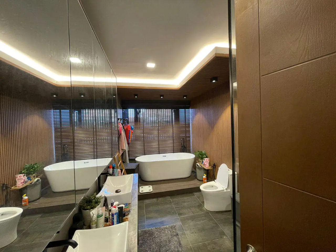 ‘Plain Outside, Stunning Inside' – M’sians Amazed By RM1.4mil Terrace’s Luxurious Interior In S’gor