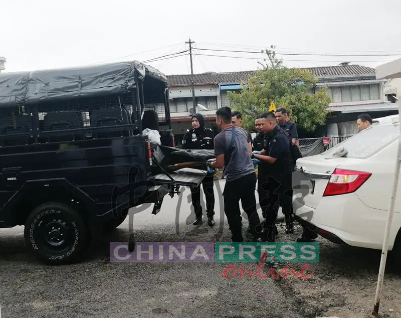 62yo M'sian Man Suffering From Depression Burns Charcoal Inside Car, Killing Him 1