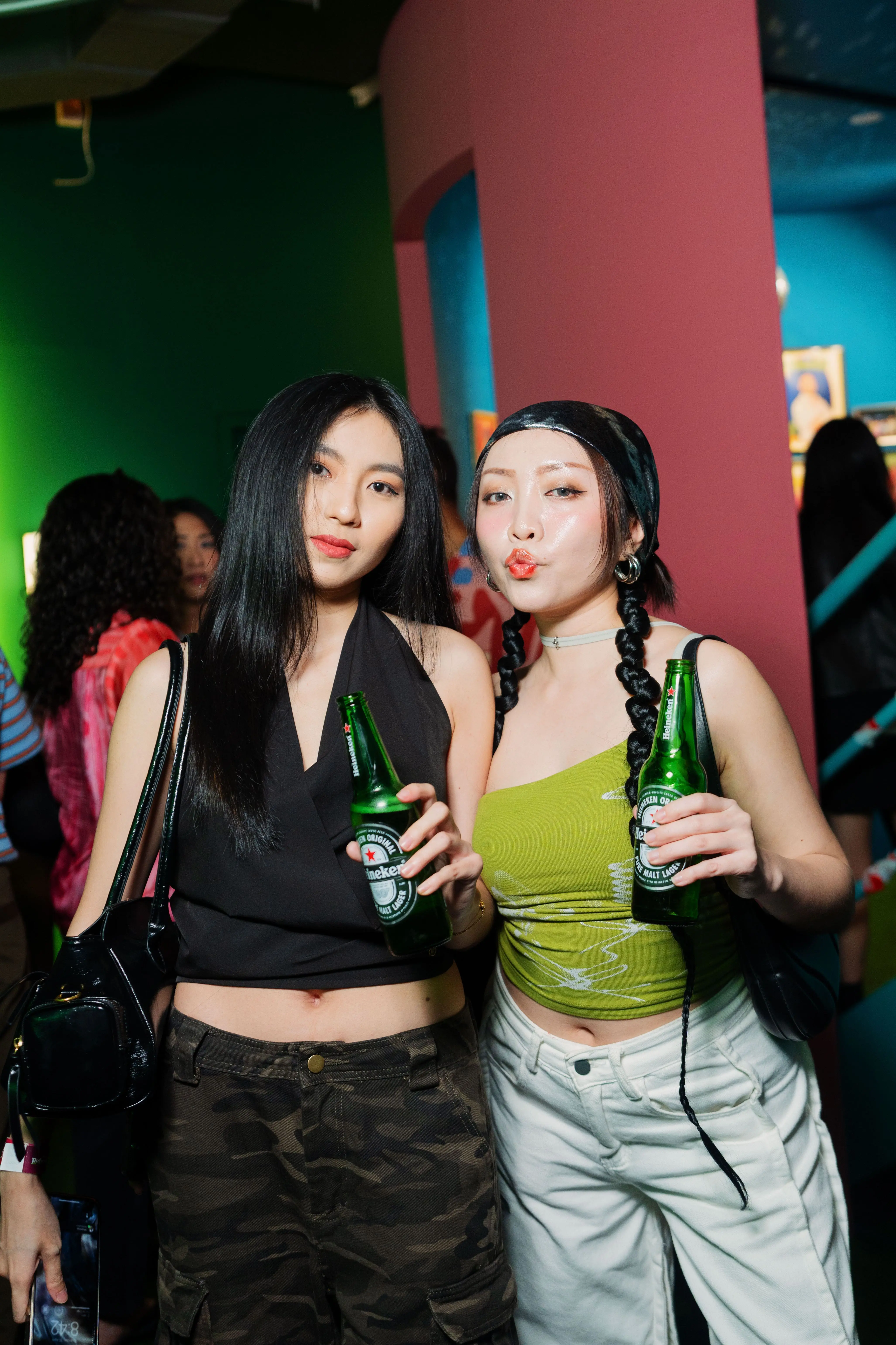 7_Strangers turn into music buddies - brought together by Heineken®