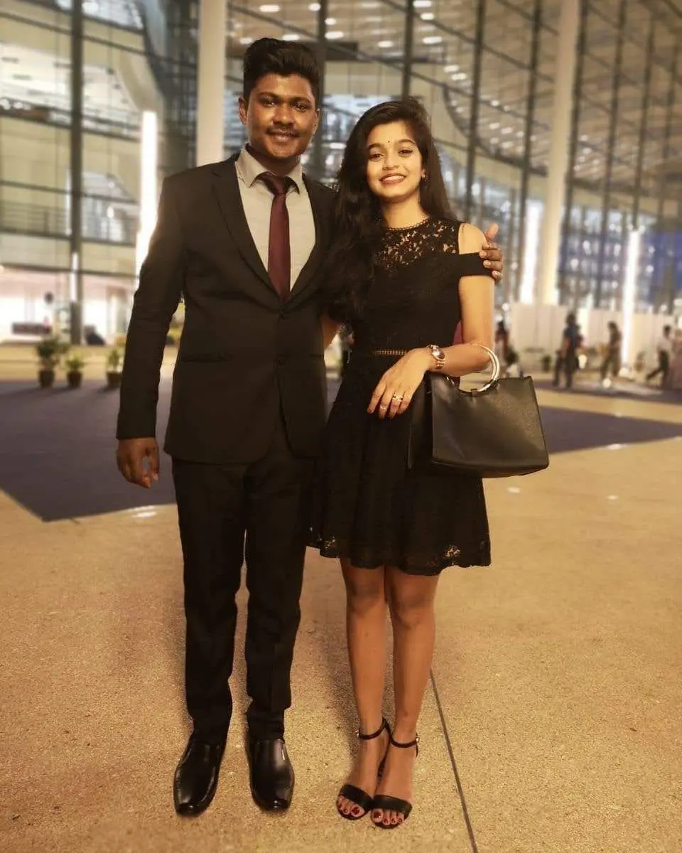 Larrvinraj, Sri bestfriend