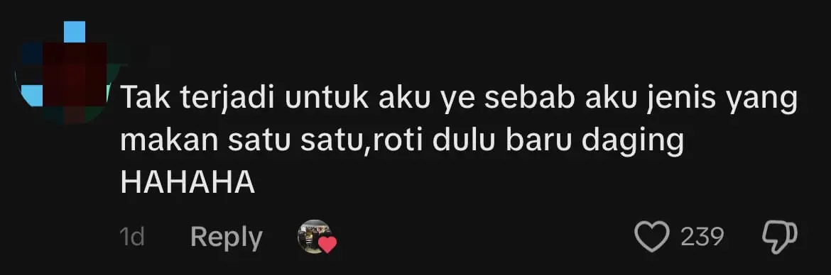 M'sian Couple Opts For 1.5kg Burger Instead Of Wedding Cake, Amuses Netizens comment 2