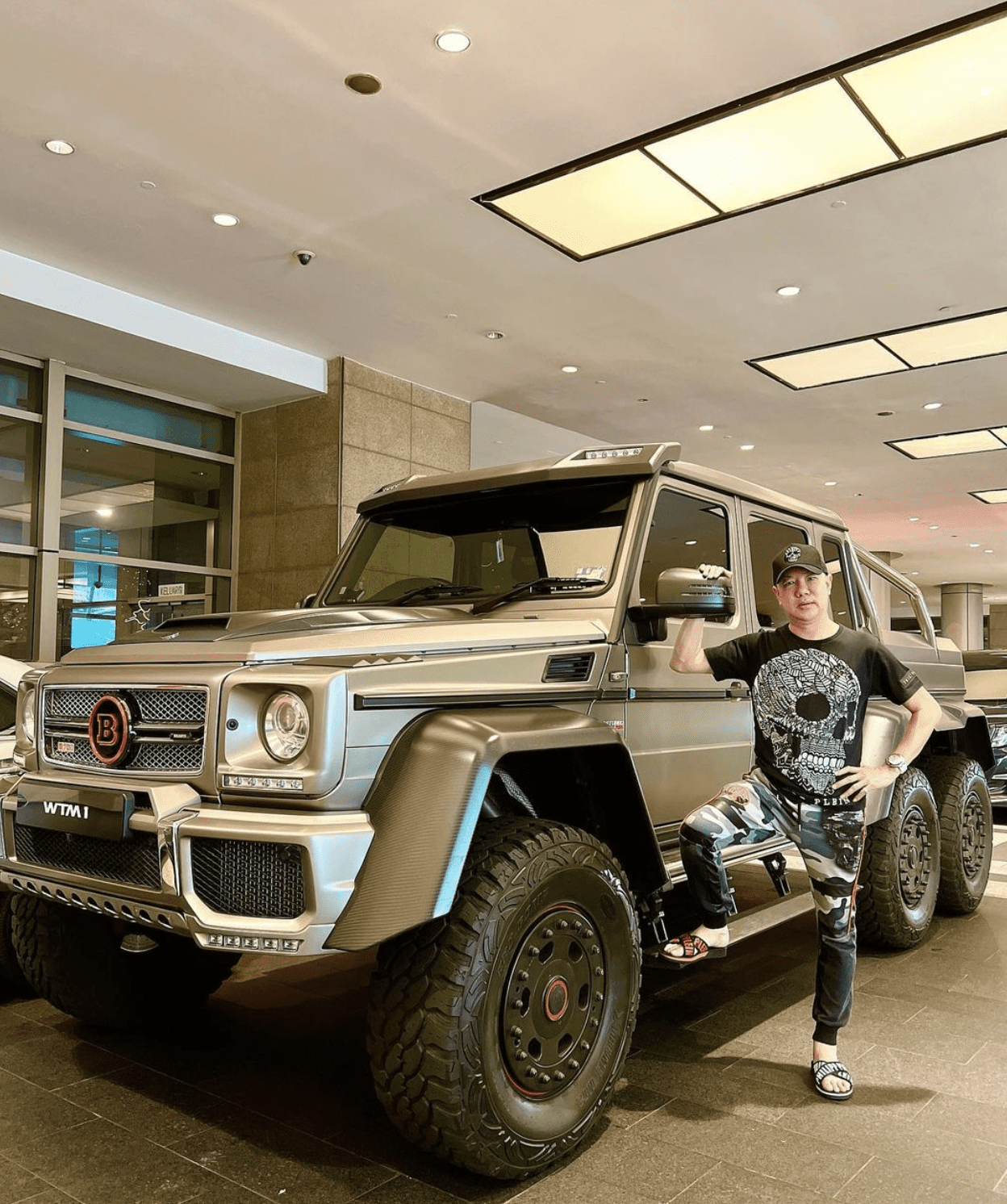 Datuk-Sunny-with-his-car