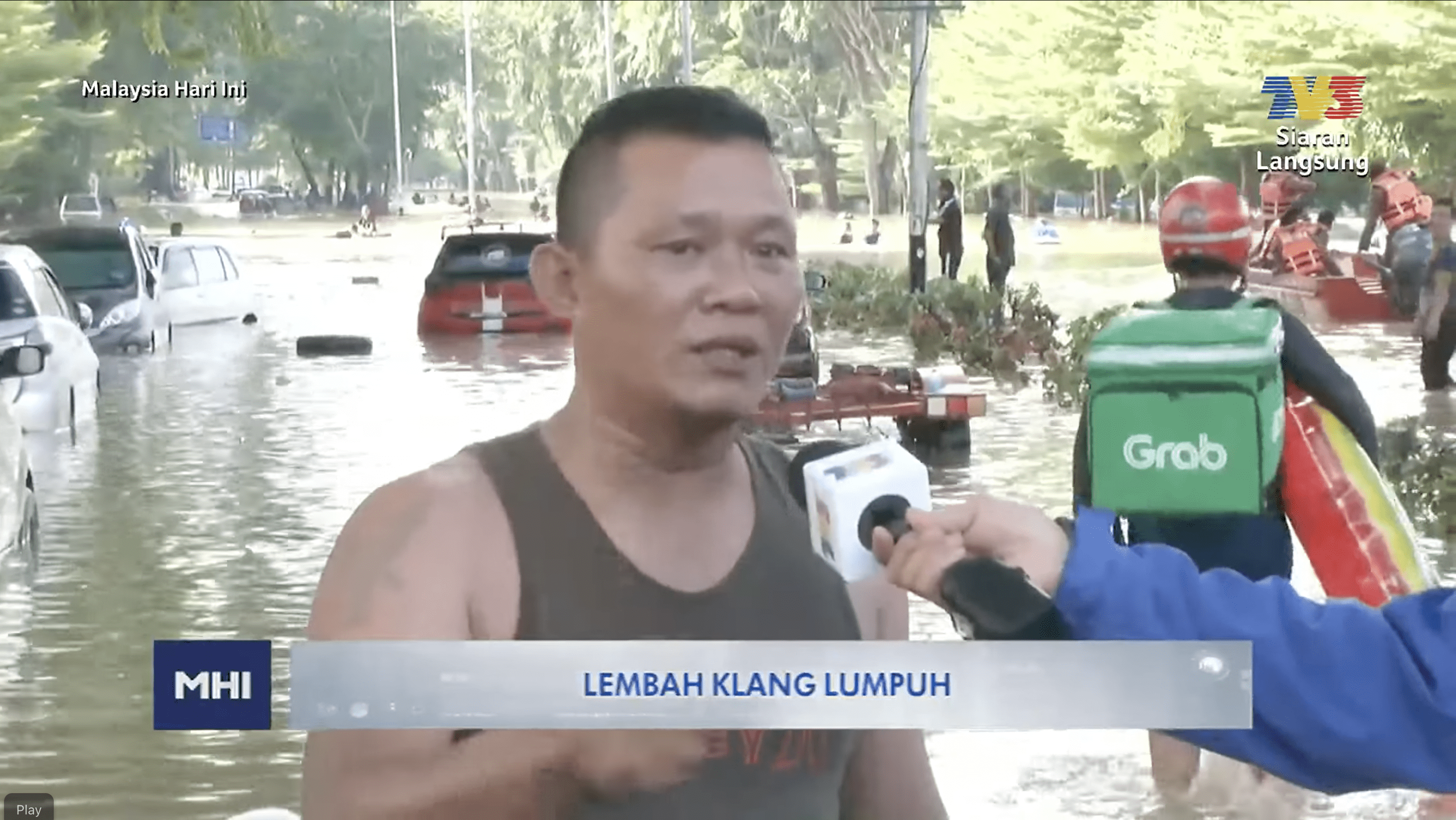 Delivery abang walk away 