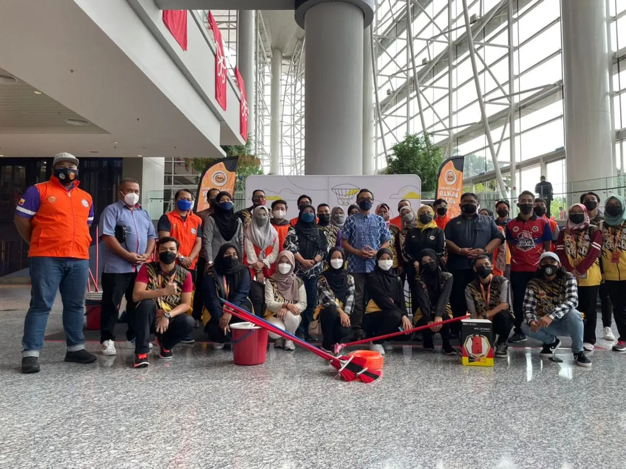 Faizal Azumu flood rescue ceremony